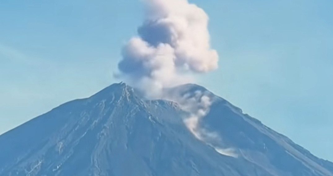 Semeru Masih Erupsi, BPBD Pastikan Status Tetap Siaga