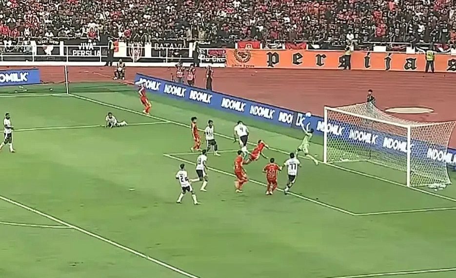 Gol Menit Akhir Bawa Persija Menang 2-1 atas Persib