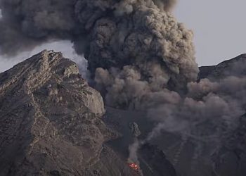 Semeru Erupsi Empat Kali, Letusan Capai 1.300 Meter