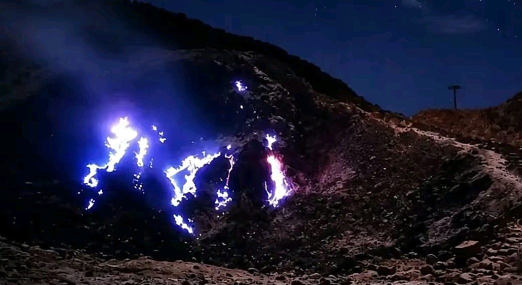Blue Fire Muncul di Papandayan, Warga Diminta Waspada