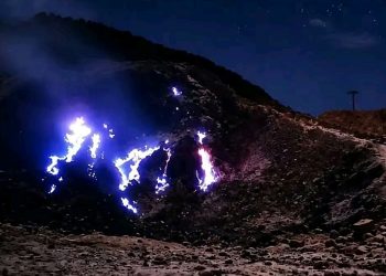 Blue Fire Muncul di Papandayan, Warga Diminta Waspada