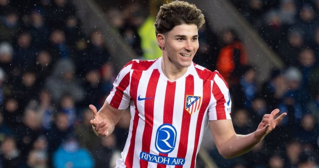 Arsenal mulai pesimistis mendatangkan Julian Alvarez dari Atletico Madrid karena sang pemain dikabarkan tetap ingin bergabung dengan Barcelona.