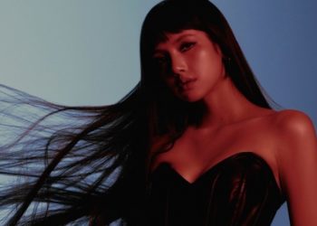 Lisa BLACKPINK resmi merilis SaWaDiKa sebagai single pembuka EP PRESS PLAY, dengan video musik yang menampilkan berbagai nuansa Thailand.