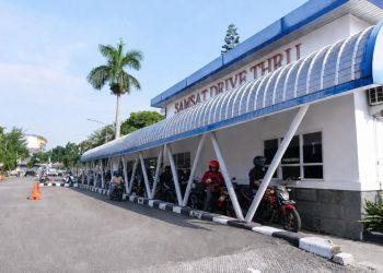 Pembayaran Pajak Kendaraan Bermotor tahunan kini lebih praktis melalui Samsat Drive Thru yang tersedia di sejumlah wilayah Jawa Barat. (Foto/Diskominfo Jabar)