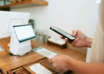 QRIS membuat pembayaran digital lebih praktis dengan satu kode untuk berbagai layanan. Lantas, bagaimana sebenarnya sistem QRIS bekerja?