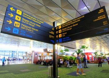 Bandara Soekarno-Hatta ditutup sementara akibat abu vulkanik Gunung Anak Krakatau. Penerbangan dialihkan ke enam bandara alternatif.