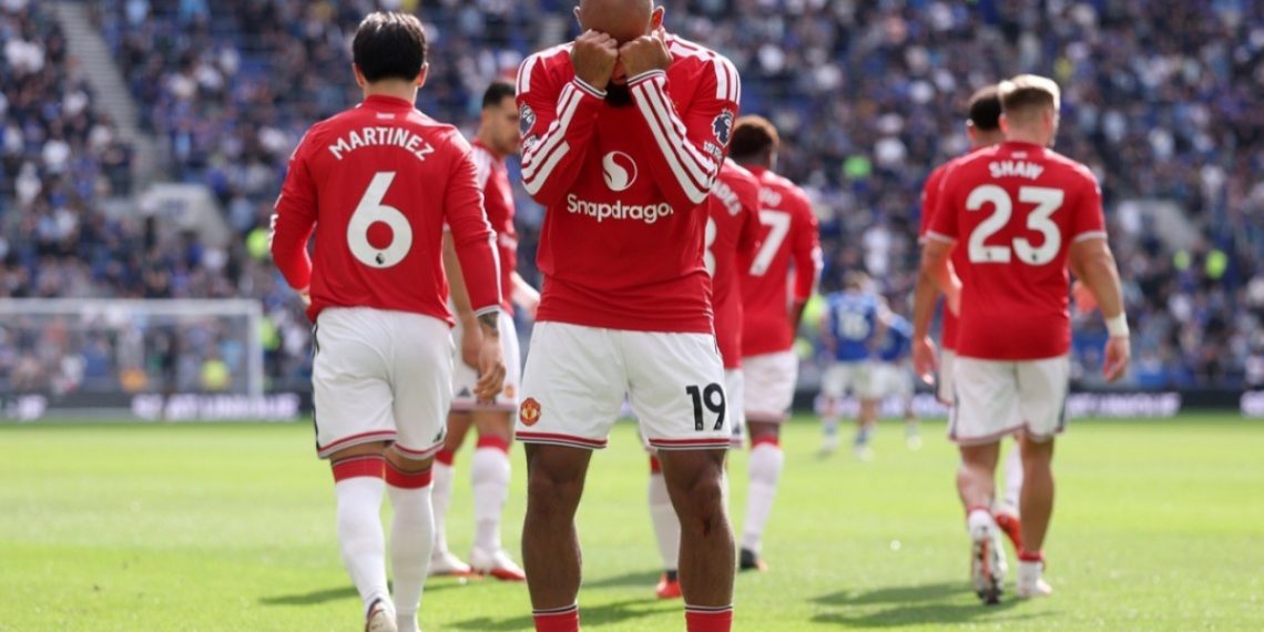 Michael Carrick kecewa Manchester United ditahan Everton 2-2 setelah dua kali unggul dan kebobolan gol penyama pada menit ke-96.