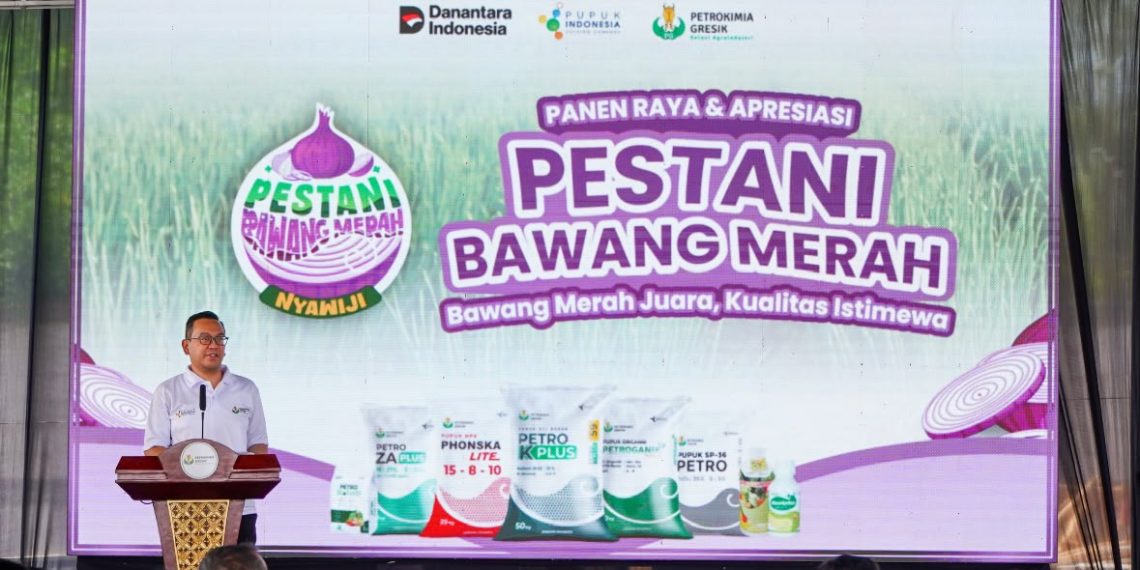Program Pestani Bawang Merah Nyawiji Petrokimia Gresik mendorong produktivitas bawang merah Nganjuk hingga 20 ton per hektare atau naik 12 persen.