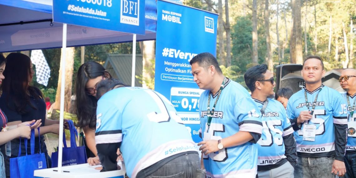 BFI Finance menjadi sponsor utama JFIVER Camping Journey 2026 di Cikole, sekaligus memperkenalkan solusi pembiayaan kendaraan listrik.