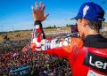 Marc Marquez menang dramatis di MotoGP San Marino 2026 dan menyamai 274 poin milik Jorge Martin untuk memimpin klasemen sementara.
