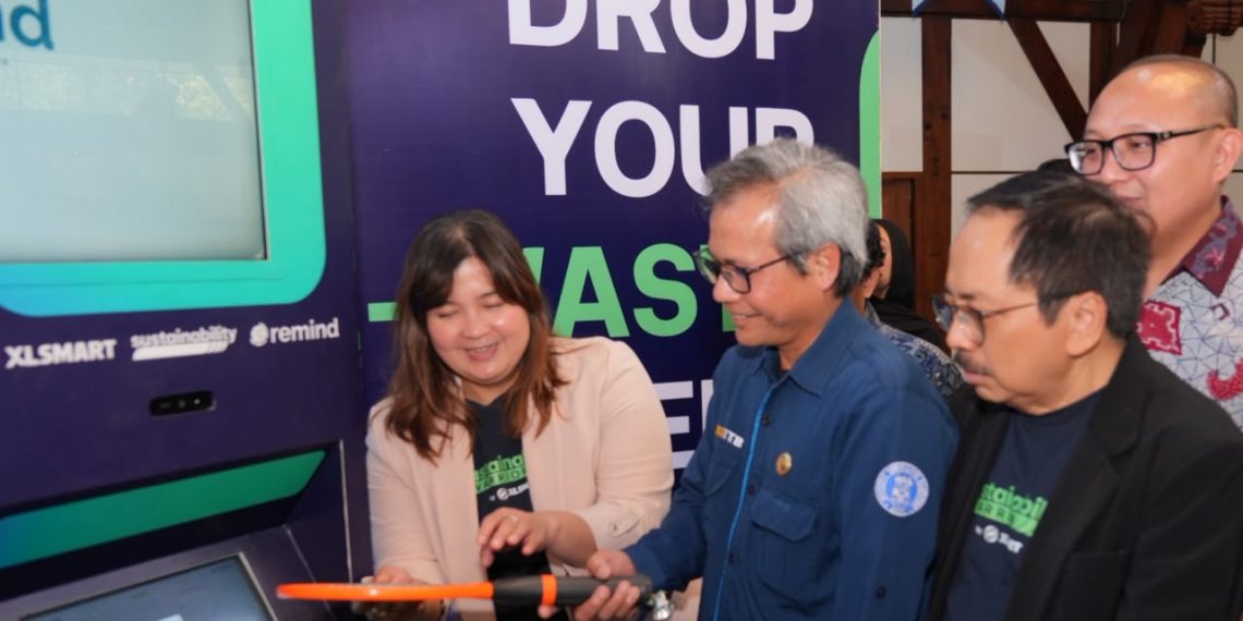 XLSMART dan REMIND menghadirkan #ByeByeBox di ITB untuk mendorong pengelolaan e-waste, edukasi generasi muda, dan ekonomi sirkular.