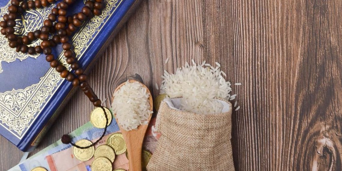 Simak empat bacaan niat bayar fidyah lengkap dengan teks Arab, latin, arti, serta golongan yang wajib menunaikannya.