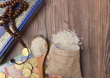 Simak empat bacaan niat bayar fidyah lengkap dengan teks Arab, latin, arti, serta golongan yang wajib menunaikannya.