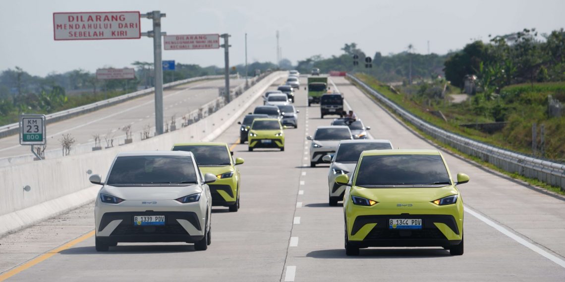Kemenhub menetapkan aturan keselamatan mobil listrik yang diangkut kapal, termasuk baterai 30-50 persen dan larangan mengisi daya.