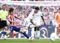 Atletico Madrid mengalahkan Real Madrid 2-1 dalam lanjutan Liga Spanyol setelah Dean Huijsen mendapat kartu merah pada babak kedua.