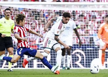Atletico Madrid mengalahkan Real Madrid 2-1 dalam lanjutan Liga Spanyol setelah Dean Huijsen mendapat kartu merah pada babak kedua.