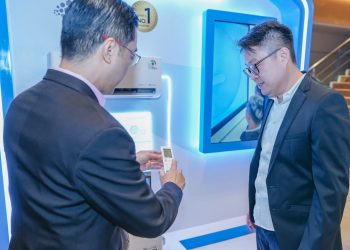 Midea Electronics Indonesia menghadirkan AC Celest Inverter dengan AI Ecomaster, CoolFlash, PrimeGuard, dan I-Clean untuk kenyamanan serta efisiensi energi.