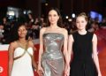 Tiga anak Angelina Jolie dan Brad Pitt resmi menghapus nama Pitt dari nama mereka melalui proses hukum di California.