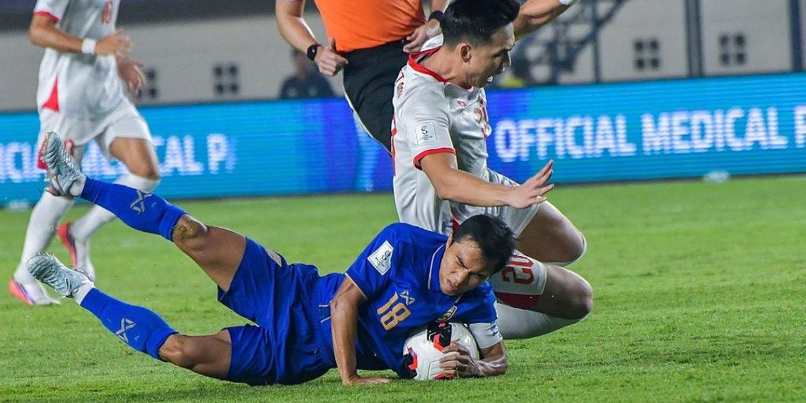 Thailand memastikan tiket final FIFA ASEAN Cup 2026 setelah mengalahkan Vietnam 2-0. Chanathip Songkrasin menegaskan tim tetap fokus hingga final.