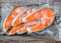 Buruk untuk Kesehatan, Ini Kesalahan Berbahaya saat Mencairkan Ikan Beku Kemasan