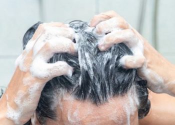 Ganti Sampo Tiba-tiba Ketombean, Mitos atau Fakta?