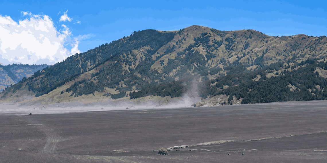 Bromo Masih Buka untuk Wisatawan, Shooting Dihentikan Sementara