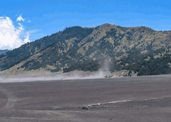 Bromo Masih Buka untuk Wisatawan, Shooting Dihentikan Sementara