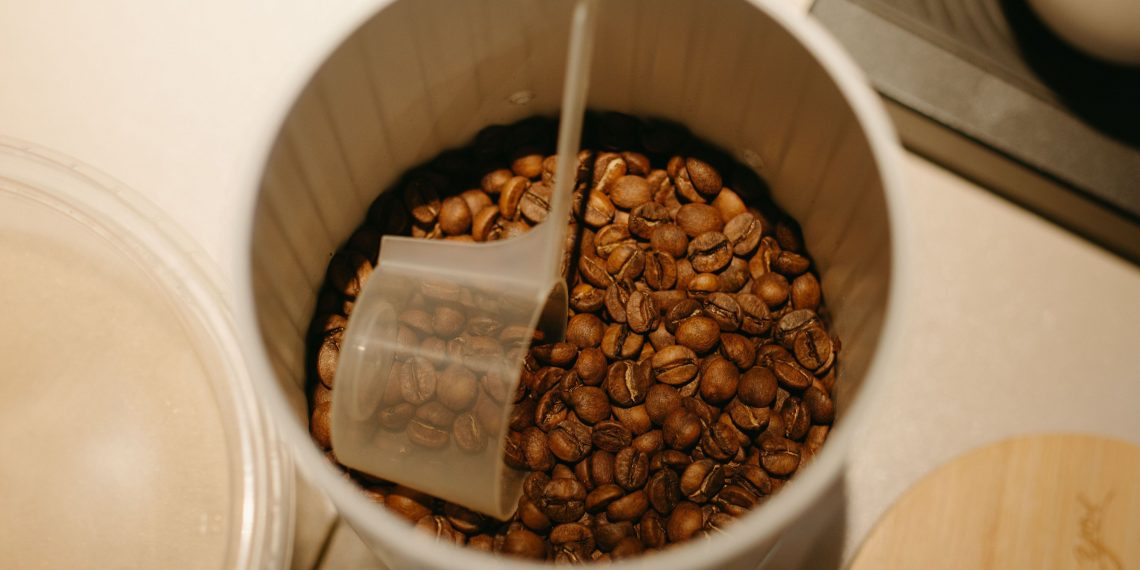 Menyimpan Kopi - pexels/Jonathan Borba