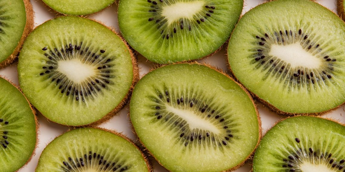 Buah Kiwi - pexels/Mikhail Nilov