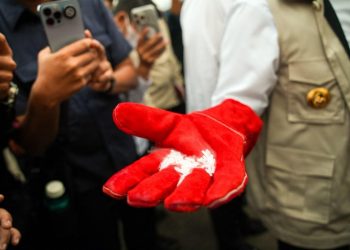 BNPB Uji Cara Tak Biasa Redakan Kabut Asap, 1,6 Ton Dry Ice Disebar