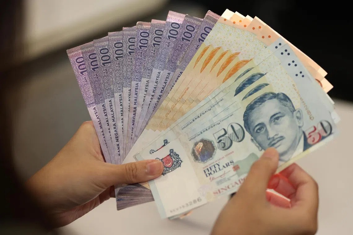 Ringgit Malaysia Naik 3,05% ke Rp4.421, Rupiah Masih Tertekan