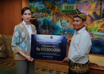 Salurkan Bantuan Pemulihan Usaha, Upaya Kemenpar Dorong Ekonomi Sade Kembali Bergerak