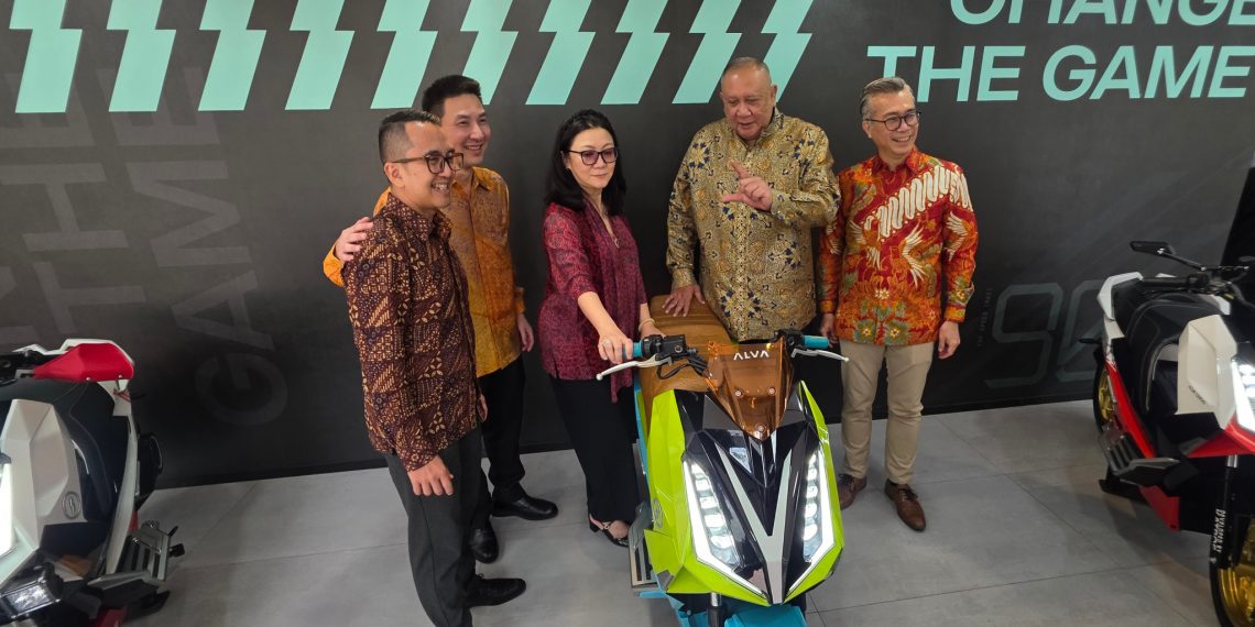 Standard Chartered Tingkatkan Pembiayaan EMI untuk Dukung Ekosistem Kendaraan Listrik ALVA