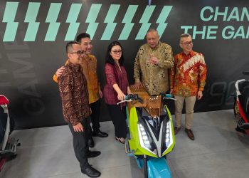 Standard Chartered Tingkatkan Pembiayaan EMI untuk Dukung Ekosistem Kendaraan Listrik ALVA