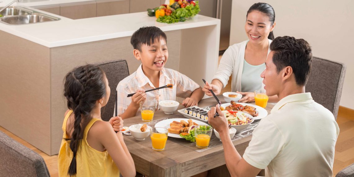 Psikolog Ungkap Manfaat Makan Bersama bagi Kecerdasan Anak