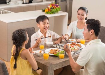 Psikolog Ungkap Manfaat Makan Bersama bagi Kecerdasan Anak