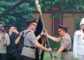 Suyudi Terima Panji Tribrata dari Listyo Sigit di Mabes Polri