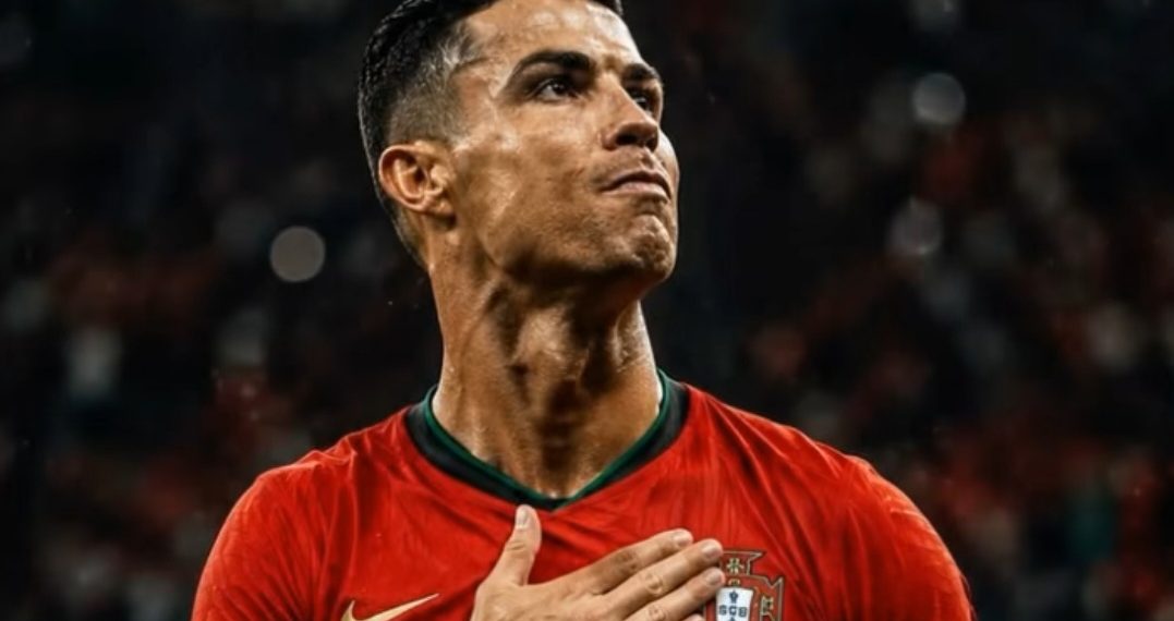 Cristiano Ronaldo Bandingkan Diri dengan Pele-Maradona, Carragher Bereaksi