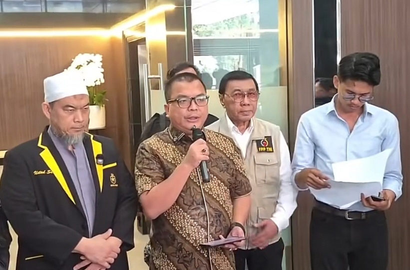 Polemik ‘Pasal Gibran Banget’ Memanas, Denny Adukan KPU ke DKPP