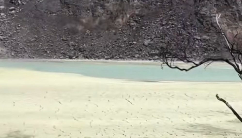 Kemarau Berkepanjangan Bikin Danau Kawah Putih Ciwidey Mengering