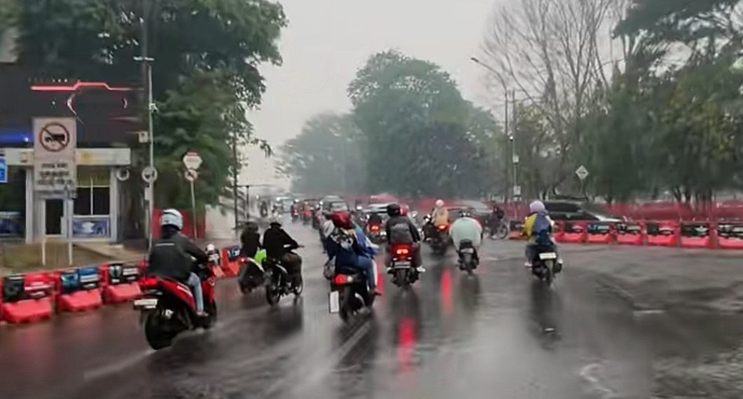 Hujan Turun di Palembang, Warga Berharap Asap Kebakaran Hutan Segera Menghilang