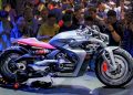 Voge memamerkan CU-X, moge konsep plug-in hybrid dengan desain agresif dan platform Jiyu Smart Mobility di CIMA 2026.