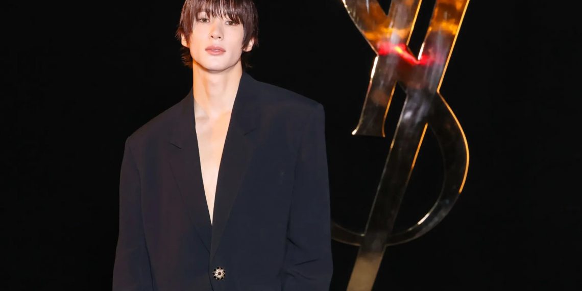 nton RIIZE resmi ditunjuk sebagai ambassador Saint Laurent dan menghadiri peragaan busana Women's 2027 Summer Show di Paris.
