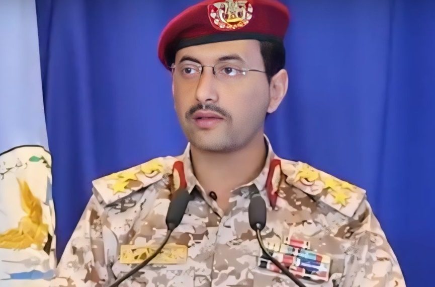 Houthi mengklaim menyerang fasilitas Aramco di Riyadh dan Khurais dengan rudal serta drone hingga memicu kebakaran.