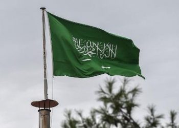 Houthi mengklaim menyerang bandara, kilang Aramco, dan sejumlah lokasi di Arab Saudi saat konflik di Yaman kembali meningkat.
