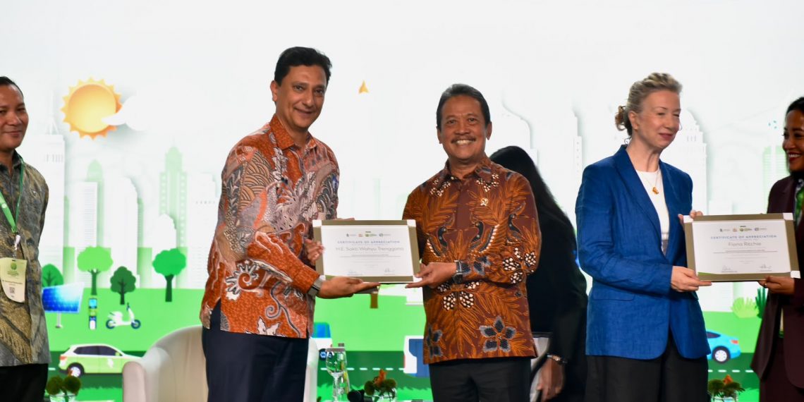 Standard Chartered dan Konservasi Indonesia membahas pembiayaan, inovasi, dan kolaborasi untuk mendorong investasi ekonomi biru Indonesia di IISF 2026.