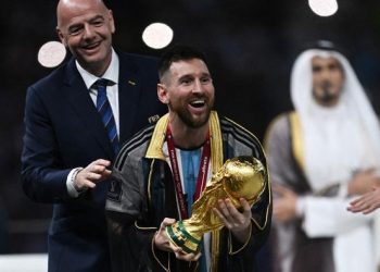 Presiden FIFA Gianni Infantino menyampaikan penghormatan kepada Lionel Messi setelah sang megabintang mengakhiri karier internasional bersama Argentina.