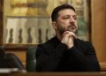 Volodymyr Zelensky mengkritik sikap AS setelah serangan Rusia menewaskan puluhan orang di Ukraina dan mendesak dukungan pertahanan udara serta akses Starlink.