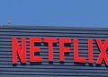Netflix memangkas sekitar 1.000 karyawan atau 6% tenaga kerjanya di tengah persaingan platform streaming dan upaya mencari sumber pendapatan baru.