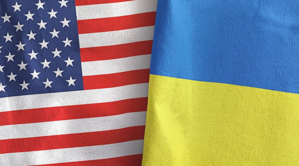 Volodymyr Zelensky mengancam melanjutkan serangan ke kilang minyak Rusia setelah Ukraina menuding AS membatasi dukungan intelijen dan akses Starlink.